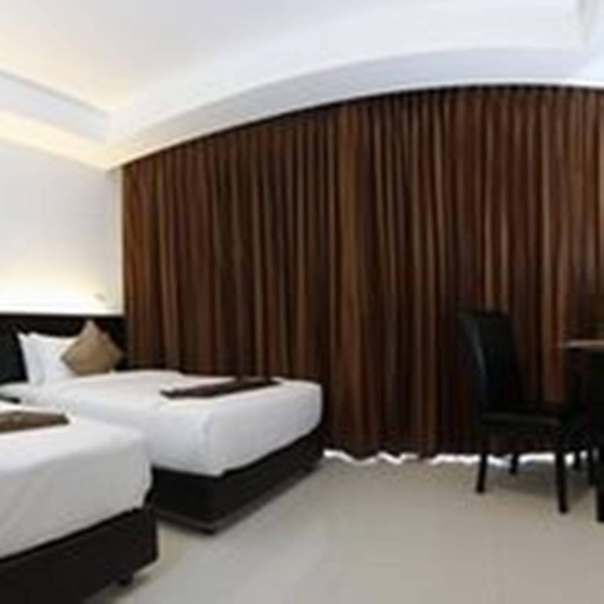 Naiyang Beach Hotel Sha Plus Phuket Kültér fotó