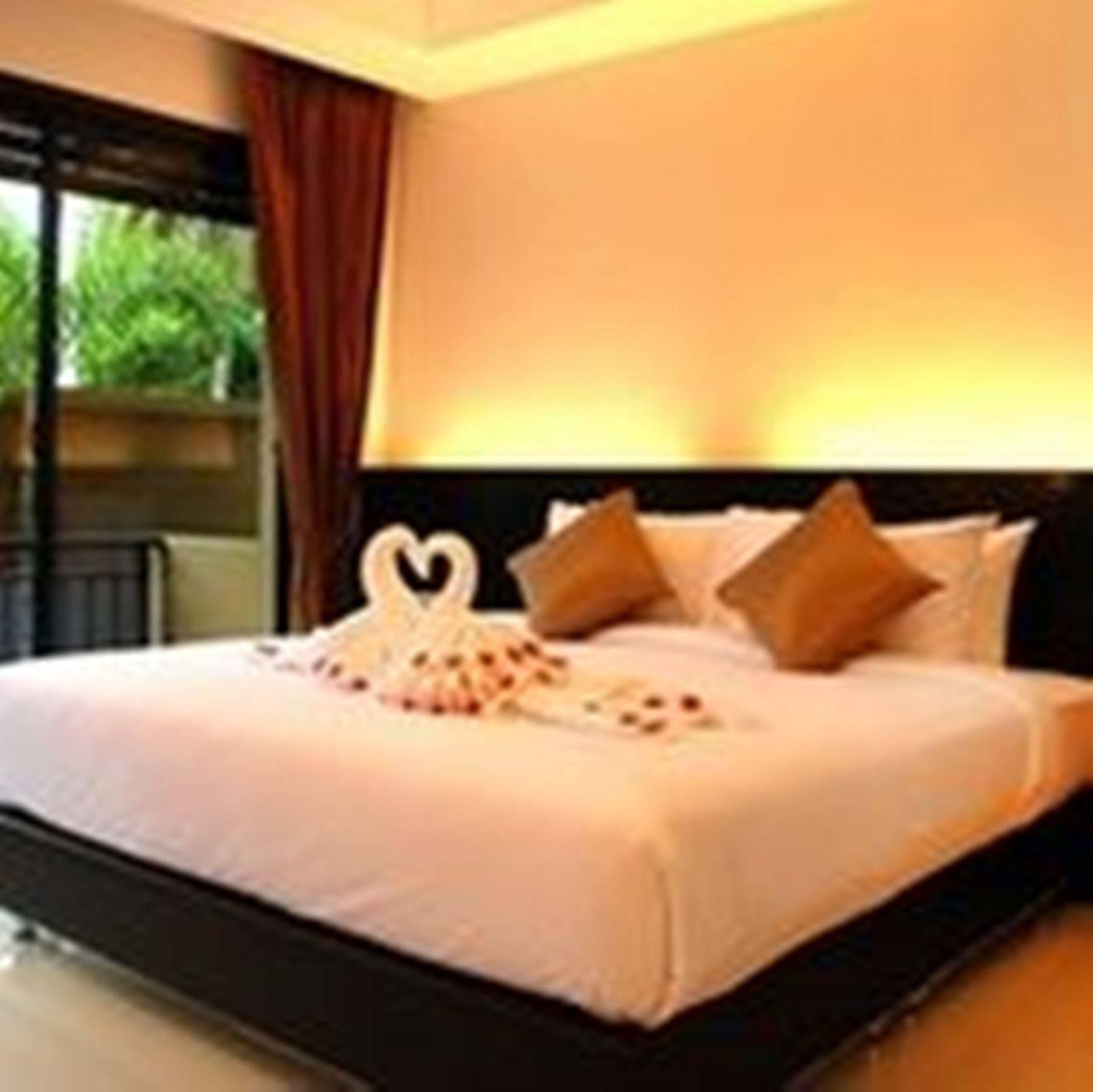Naiyang Beach Hotel Sha Plus Phuket Kültér fotó