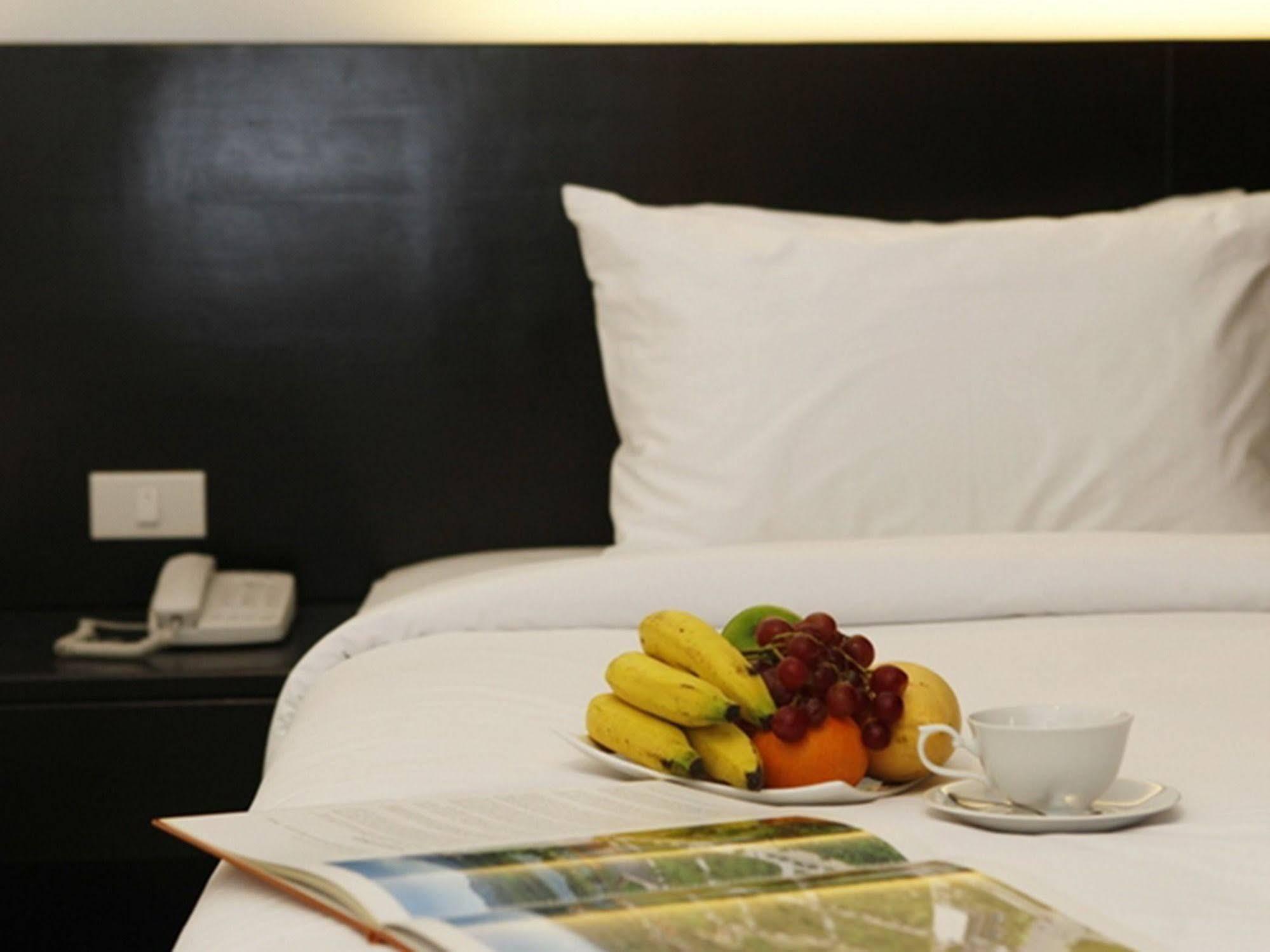 Naiyang Beach Hotel Sha Plus Phuket Kültér fotó